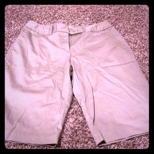 NWOT WORTHINGTON Stretch Bermuda shorts